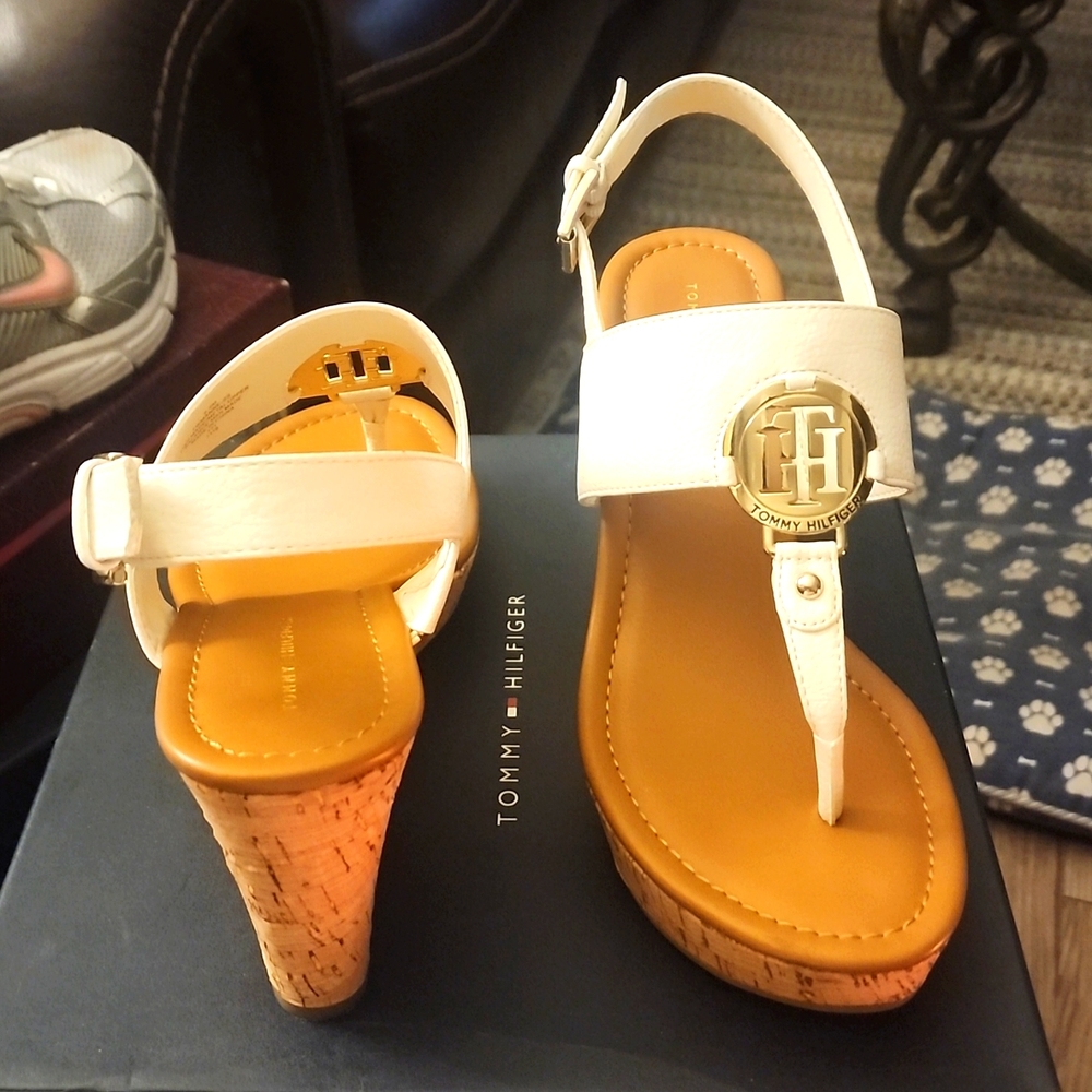 Timmy Hilfiger Sandals, size 8 1/2M, white